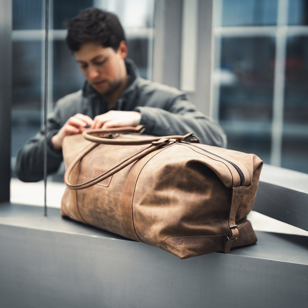 BOLSOS, MOCHILAS, NECESER, ESTUCHES, BOLSO CUERO, MOCHILA CUERO, REGALO HOMBRE