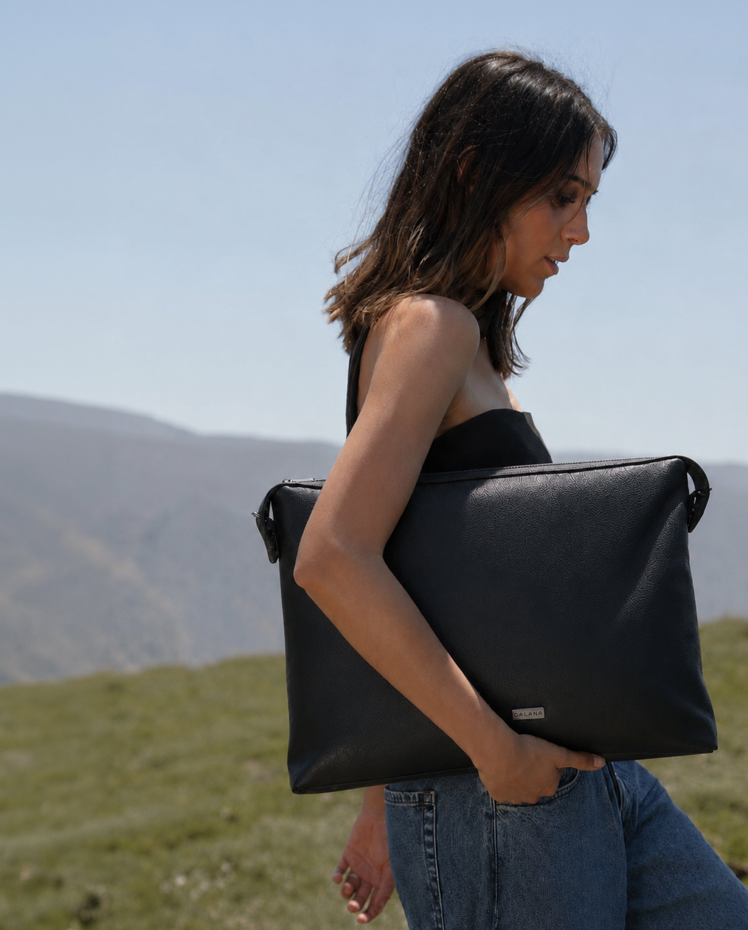 Funda Notebook Cosmos Negro - Galana